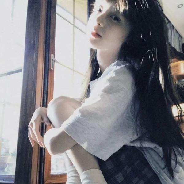 小姑娘艾萝依